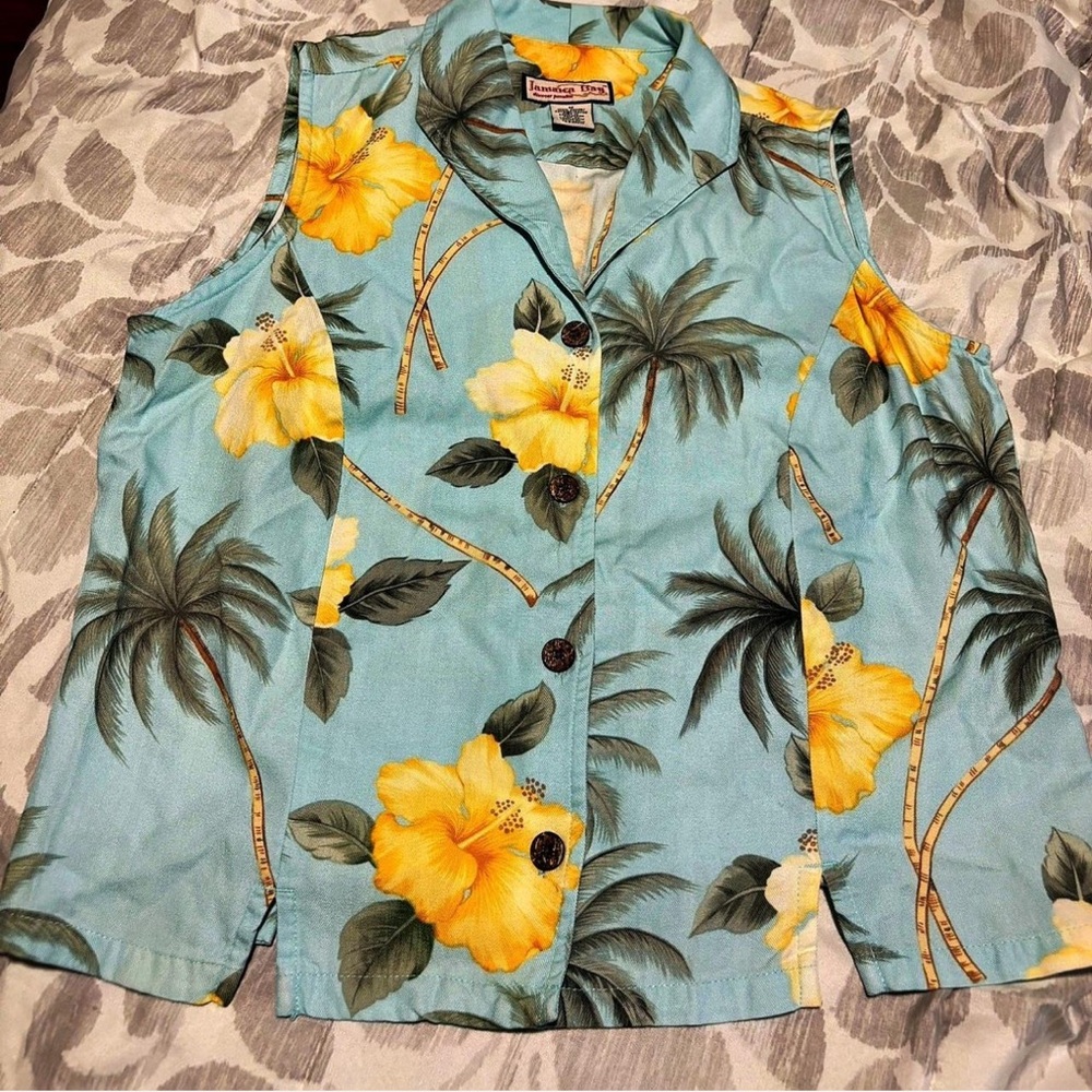 Vintage Hawaiian Floral Sleeveless Button-Down Shirt